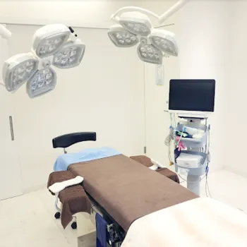 東京美容外科 銀座院のほくろ除去を受ける施術室