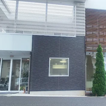 明治皮膚科の外観の様子