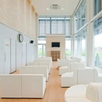 明治皮膚科のほくろ除去を受ける前の待合室