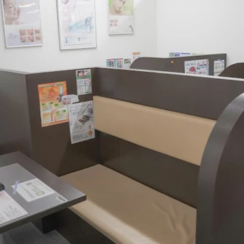 福岡博多駅前通中央クリニックのほくろ除去を受ける前の待合室