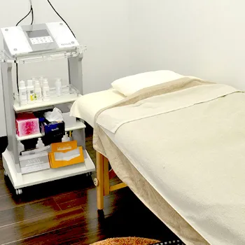 みこ皮膚科クリニックのほくろ除去を受ける施術室