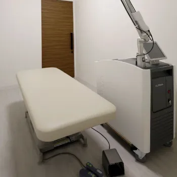 辰巳クリニックのほくろ除去を受ける施術室