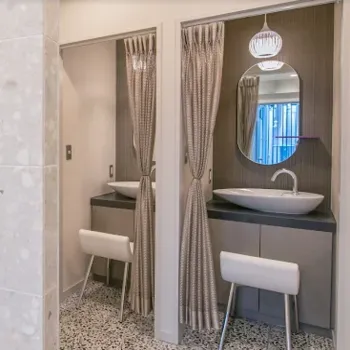 THE CLINIC 広島の二重整形を受けた後のパウダールーム