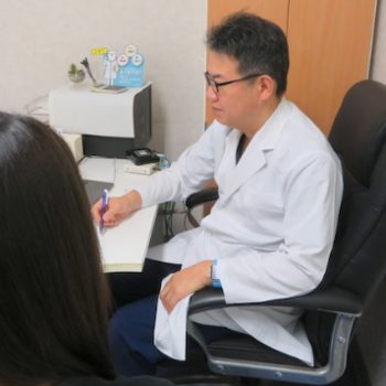 大塚美容外科 札幌院の二重整形を受ける前の診察の様子