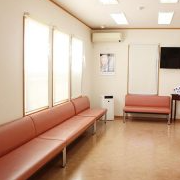 古河いけがき皮膚科のほくろ除去を受ける前の待合室