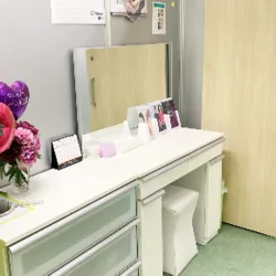 アロマ美容外科クリニックの二重整形を受けた後のパウダールーム