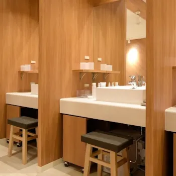 ラコスタ辻堂スキンクリニックの二重整形を受けた後のパウダールーム