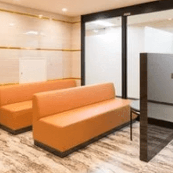 共立美容外科 横浜院のほくろ除去を受ける前の待合スペース