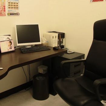 品川美容外科 横浜院のほくろ除去を受ける前の診察室