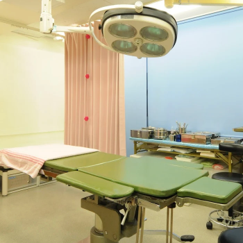 城本クリニック 横浜院のほくろ除去を受ける施術室