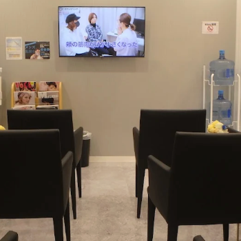 TCB東京中央美容外科 横浜院のほくろ除去を受ける前の待合スペース