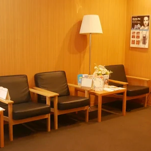 ひまりクリニックのほくろ除去を受ける前の待合スペース