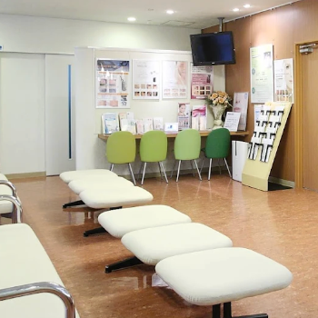 村田クリニックのほくろ除去を受ける前の待合スペース