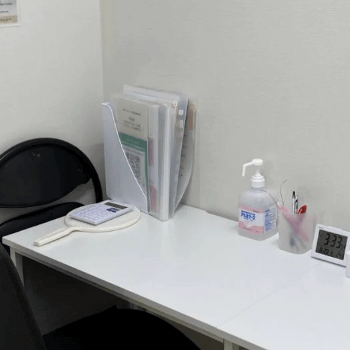 神戸スイミー皮膚科美容外科のほくろ除去を受ける前の診察室