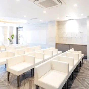 小田ひ尿器科・ふみこ皮フ科のほくろ除去を受ける前の待合室