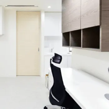 小田ひ尿器科・ふみこ皮フ科のほくろ除去を受ける前の診察室