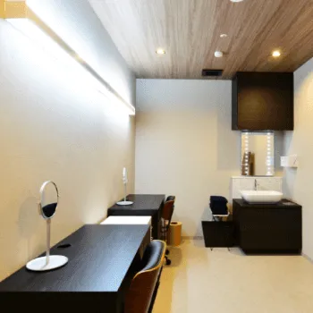 小田ひ尿器科・ふみこ皮フ科のほくろ除去を受けた後のパウダールーム