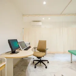 つなぐ皮膚科形成外科のほくろ除去を受ける前の診察室