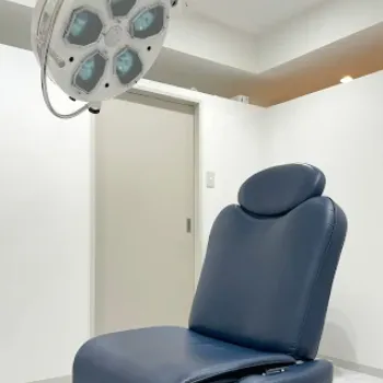 ドーズ美容外科 長崎院のほくろ除去を受ける施術室