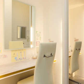 あつた皮ふ科・美容皮膚科クリニックのシミ取りを受けた後のパウダールーム
