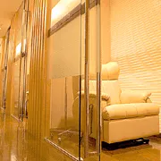 アリナガ美容外科・歯科のほくろ除去を受ける前の待合室