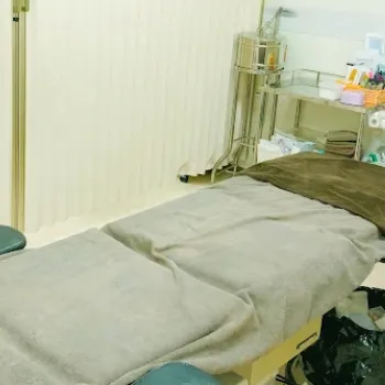 共立美容外科 岡山院のほくろ除去を受ける施術室