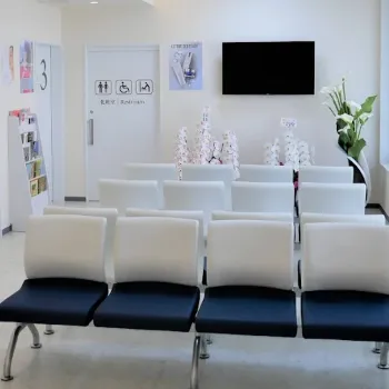 ゆみ皮膚科のほくろ除去を受ける前の待合スペース