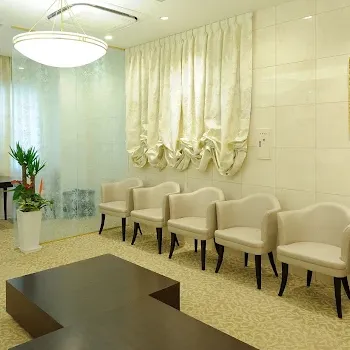 フェミークリニック 大阪3院のシミ取りを受ける前の待合室