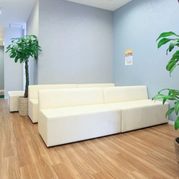 はなふさ皮膚科 埼玉4院のほくろ除去を受ける前の待合室