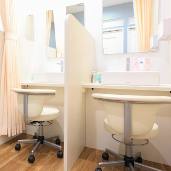 はなふさ皮膚科 埼玉4院のほくろ除去を受けた後のパウダールーム
