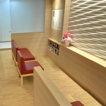 須田スキンケアクリニックのシミ取りを受ける前の待合室