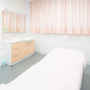 明神クリニックのシミ取りを受ける施術室