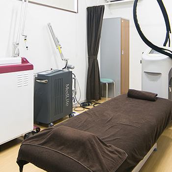 おくぐち皮ふ科クリニックのシミ取りを受ける施術室