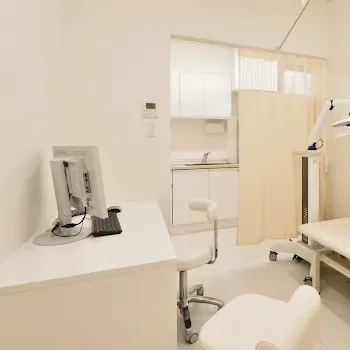 目黒駅前アキクリニックのほくろ除去を受ける前の診察室