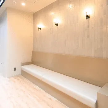 LIKKAスキンクリニックのほくろ除去を受ける前の待合室