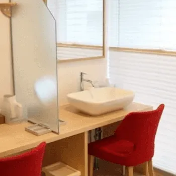 めぐろ皮膚科クリニックのほくろ除去を受けた後のパウダールーム