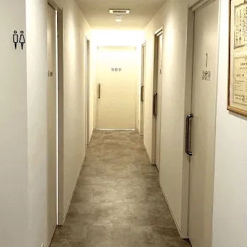 旗の台東口・ノナ皮膚科の院内の様子