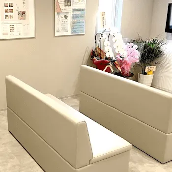 旗の台東口・ノナ皮膚科のほくろ除去を受ける前の待合室