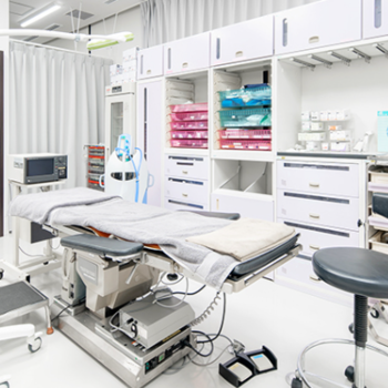 U CLINIC SHINJUKUのほくろ除去を受ける施術室