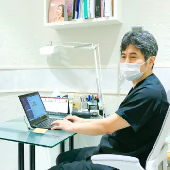 共立美容外科 心斎橋院のほくろ除去を受ける前の診察の様子