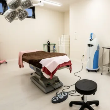 ルラ美容クリニック 大阪心斎橋院のほくろ除去を受ける施術室