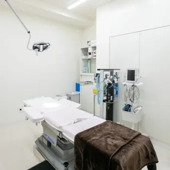 大阪TAクリニックのほくろ除去を受ける施術室