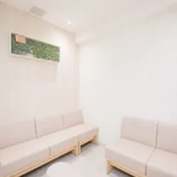 クリニーク大阪心斎橋のほくろ除去を受ける前の待合室