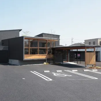 とも皮膚科クリニックの外観の様子