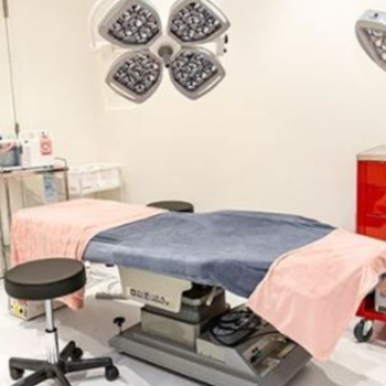 ルラ美容クリニック 福岡天神院の二重整形を受ける施術室