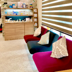 なないろスキンクリニックのほくろ除去を受ける前の待合室