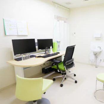 すぎやま内科皮フ科クリニックのほくろ除去を受ける前の診察室