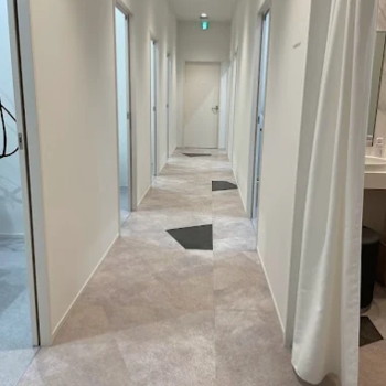 上野御徒町ファラド皮膚科の院内の様子