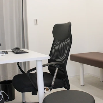 東京皮膚腫瘍ほくろと粉瘤クリニック古林形成外科 上野院のほくろ除去を受ける前の診察室