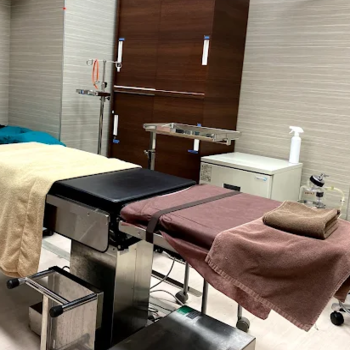 品川美容外科 上野院のほくろ除去を受ける施術室